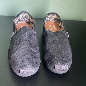 TOMS black glitter youth shoe